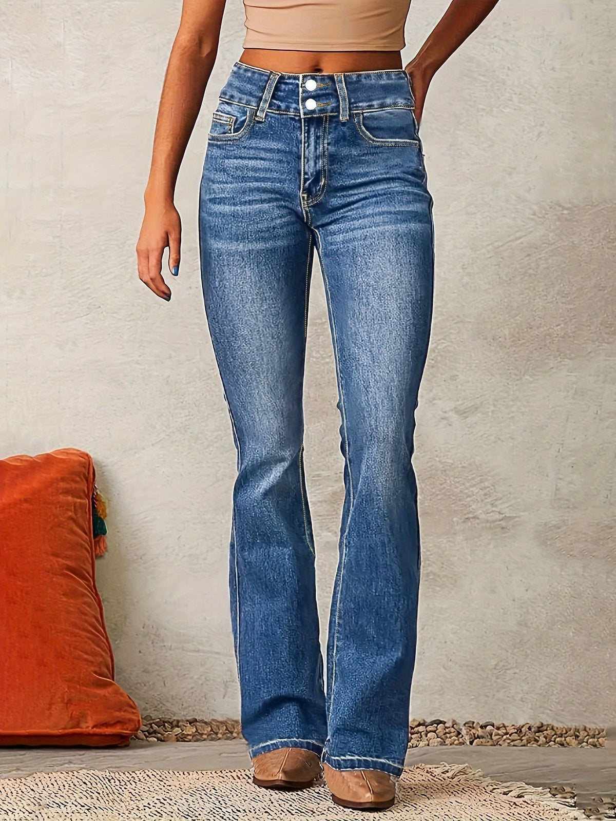 Jean skinny moderne bleu délavé, vue de face, bouton et poches italiennes