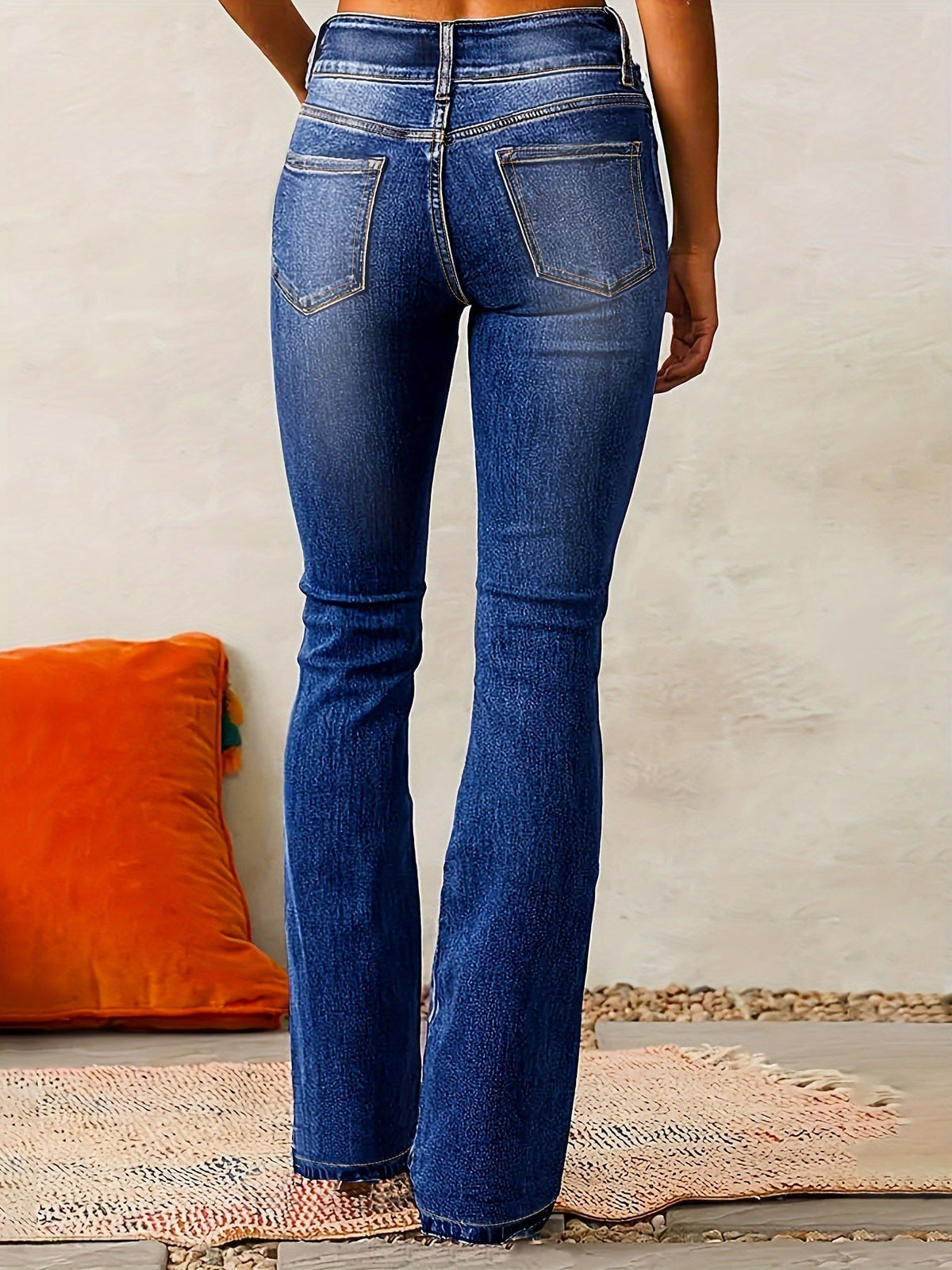 Jean skinny moderne bleu délavé, vue arrière, taille à passants et poches