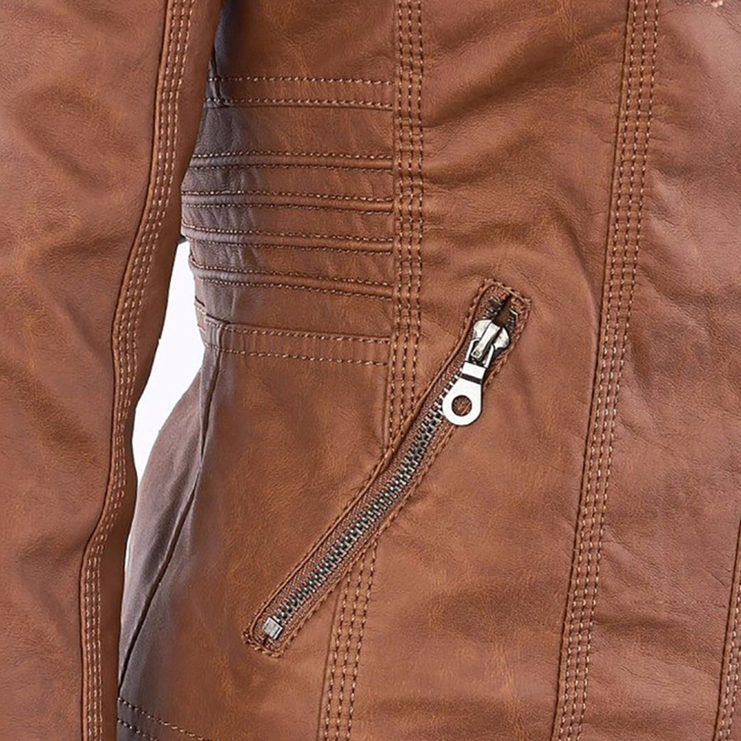 Veste de motard café-brun, détail zip oblique et surpiqûres