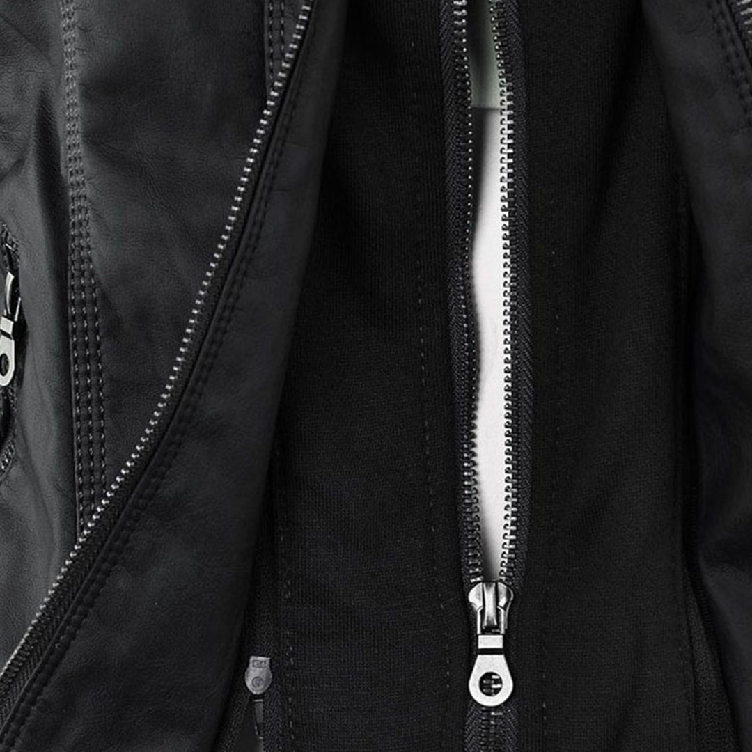 Veste de motard : fermeture éclair centrale argentée, détails de couture sur tissu noir