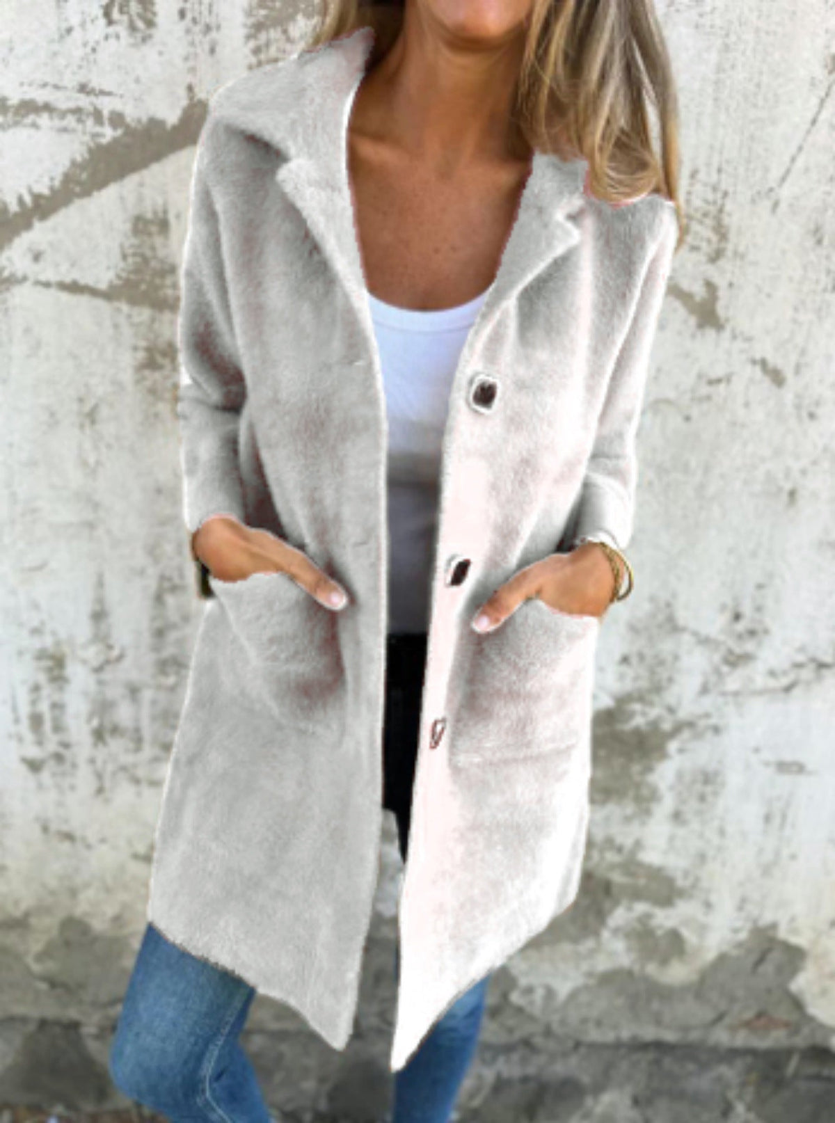 Manteau d’hiver gris clair à col châle, boutons carrés, poches plaquées