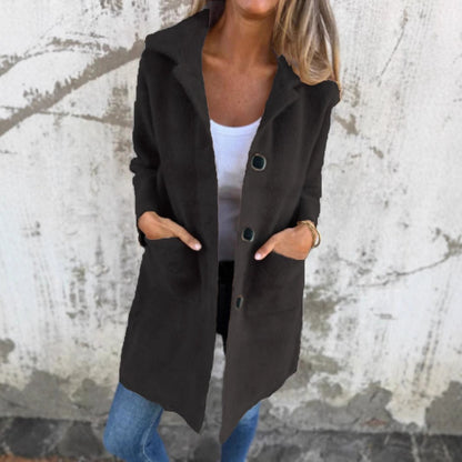 Manteau d’hiver noir à revers, boutonnage et poches, style long manches longues.