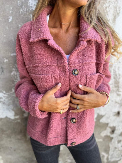 Veste en fausse fourrure rose, col chemise, boutons pression ronds