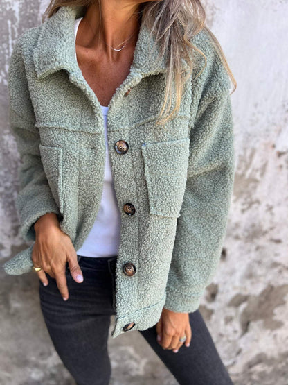 Veste en fausse fourrure vert clair, col chemise, boutons pression ronds