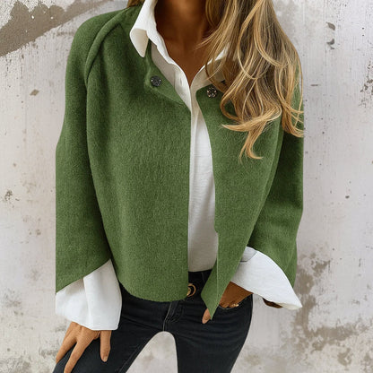 Veste courte Judith verte, col chemise, boutonnage, manches amples, ourlets évasés