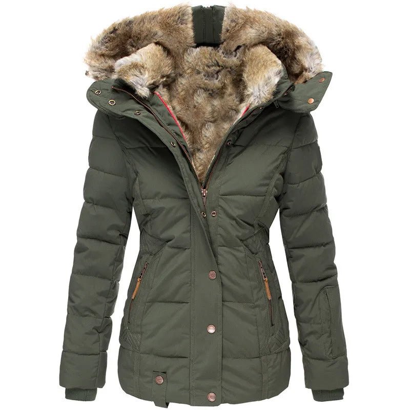 Manteau d’hiver vert foncé à capuche fourrée et fermeture boutonnée