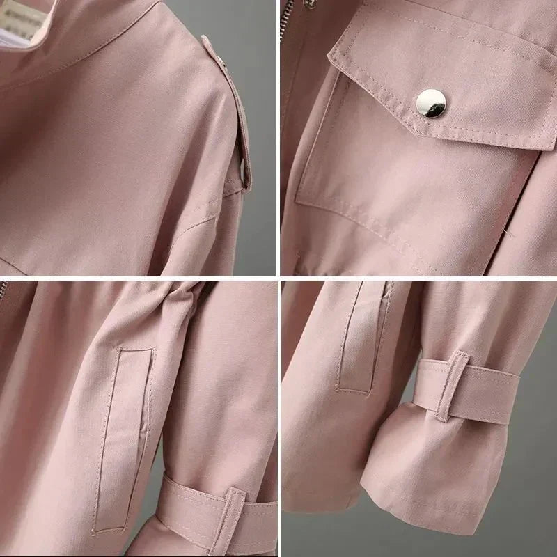 Manteau rose clair avec patte boutonnée et fermeture zippée, col droit.