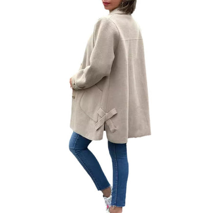Manteau oversize beige boutonné, poches latérales, coupe ample