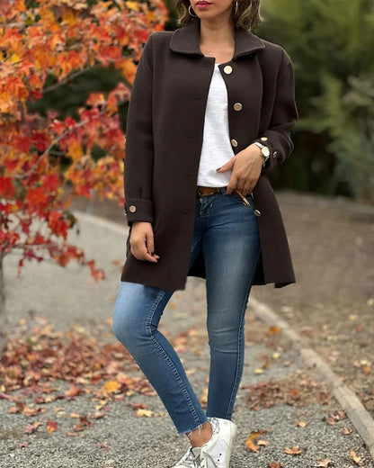 Manteau oversize marron foncé à col, boutons dorés, poches plaquées