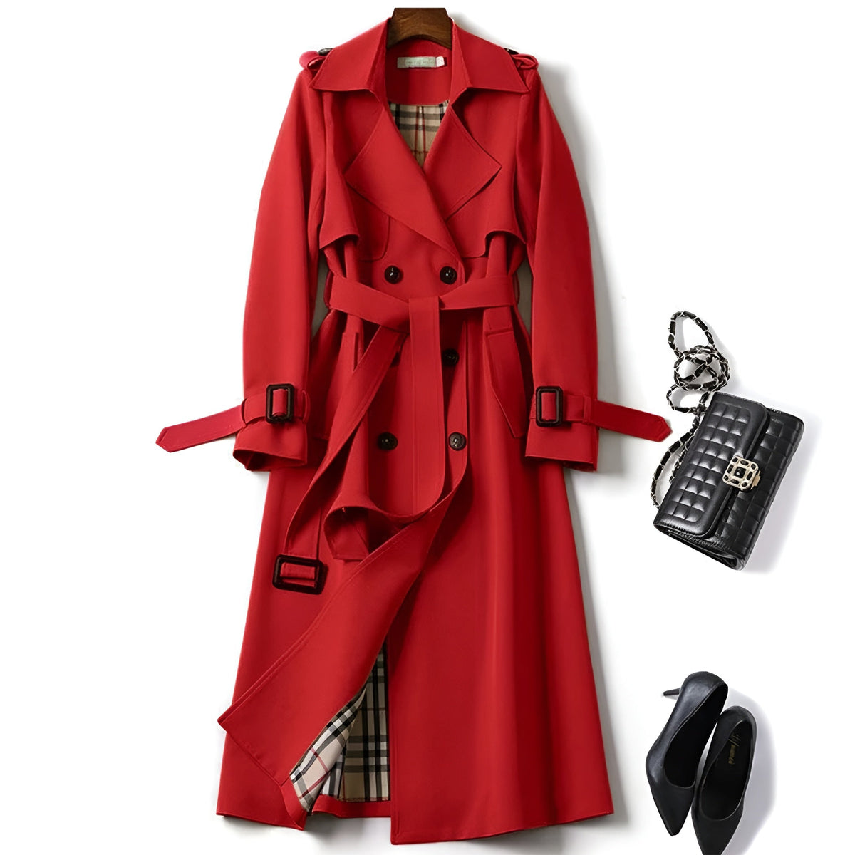 Trench-coat rouge à col pointu, ceinture à boucles, boutons noirs, doublure à carreaux.