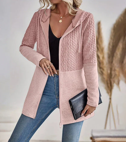 Sweat à capuche Plume zippé rose poudré, tissu côtelé texturé et poche kangourou.