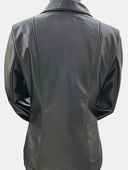 Dos de la veste en cuir noire, coupe droite, surpiqûres centrales et col