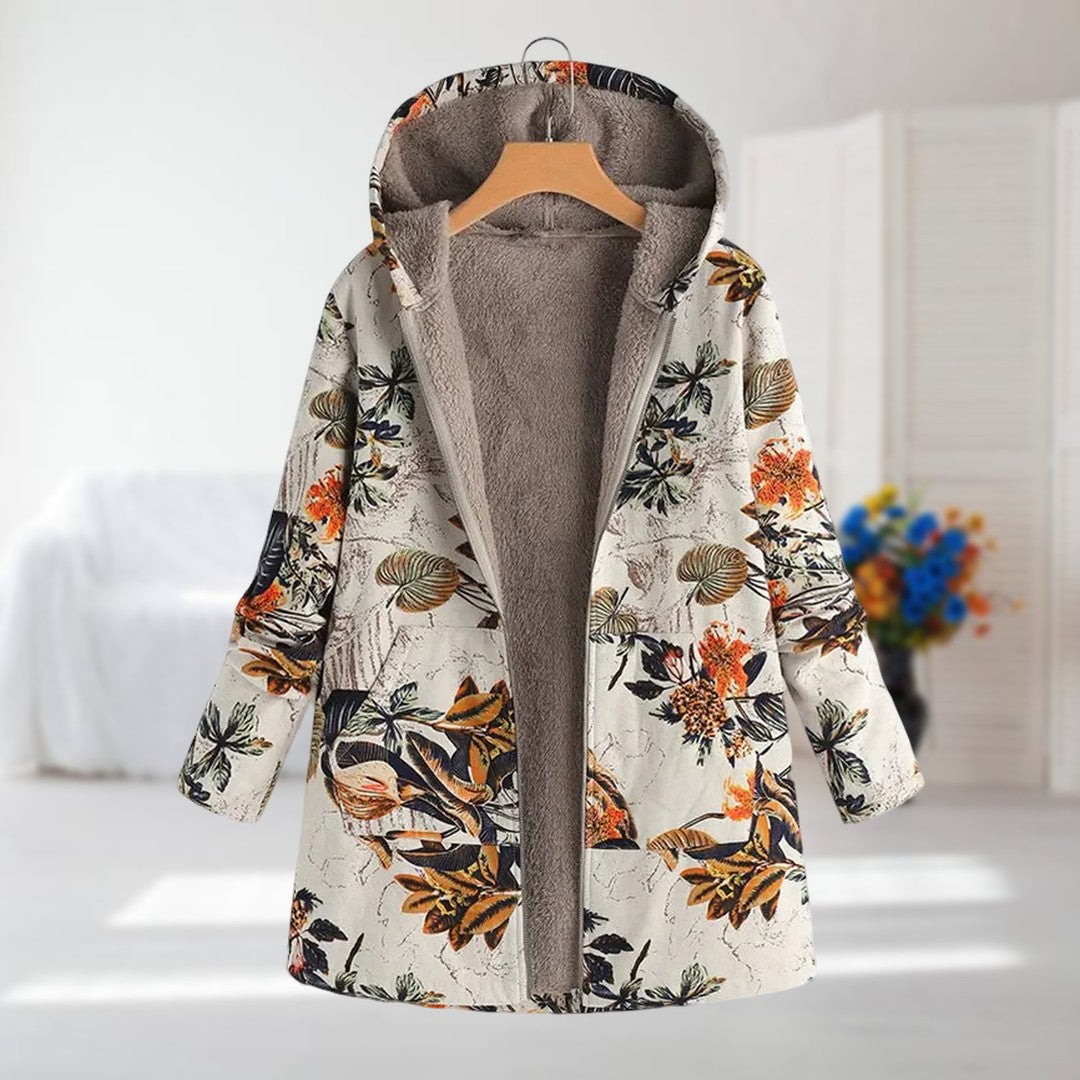 Veste à capuche doublée polaire, imprimé végétal sur fond clair, fermeture zippée.