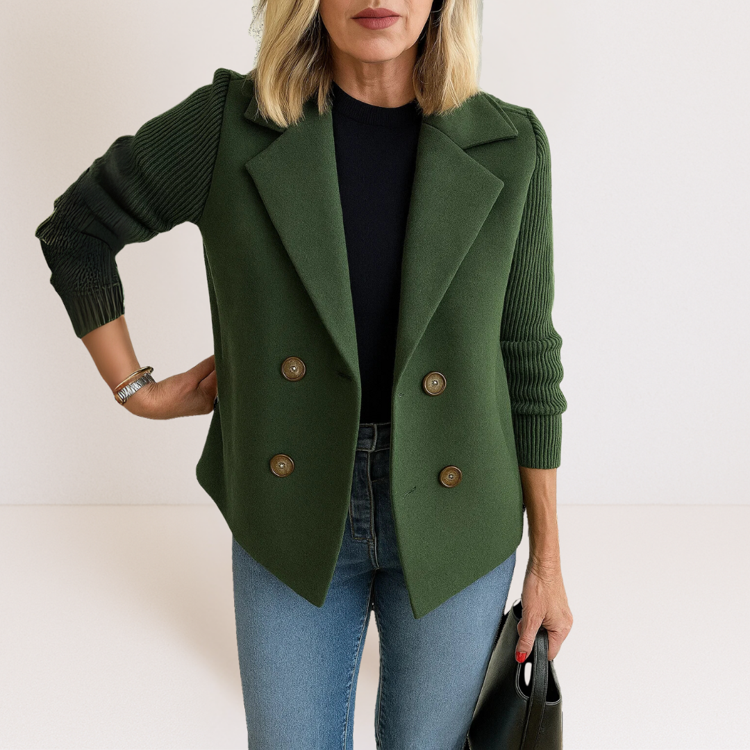 Veste en maille Martine vert kaki à col tailleur, boutons ronds, manches côtelées.