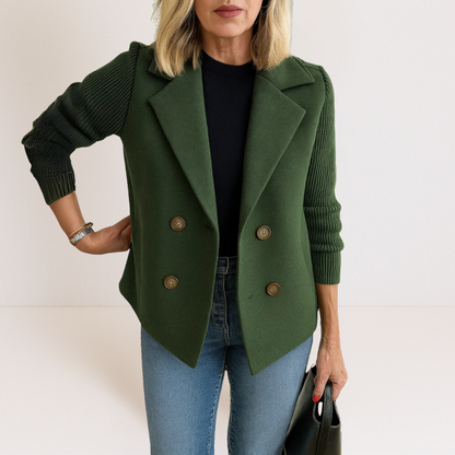 Veste en maille Martine vert kaki à col tailleur, boutons ronds, manches côtelées.