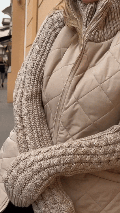 Veste matelassée beige avec zip, surpiqûres en losanges et gros maille en manches