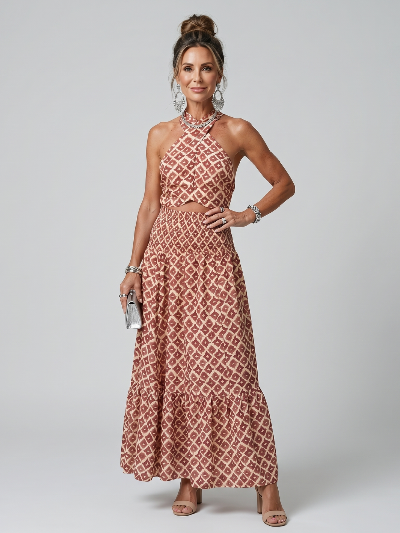 Robe midi asymétrique imprimée géométrique brique, encolure halter et jupe évasée.