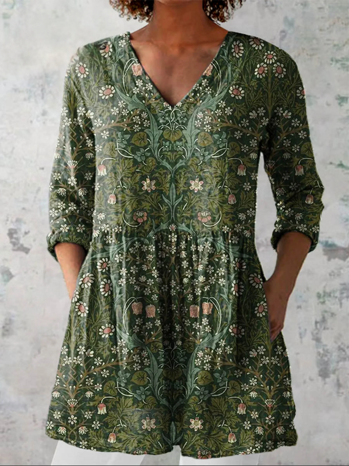 Blouse longue verte col V, manches 3/4, motif floral