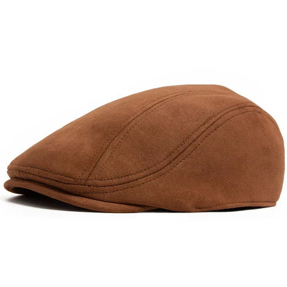 Béret en daim classique Bloom™ brun camel, silhouette basse avec couture centrale.