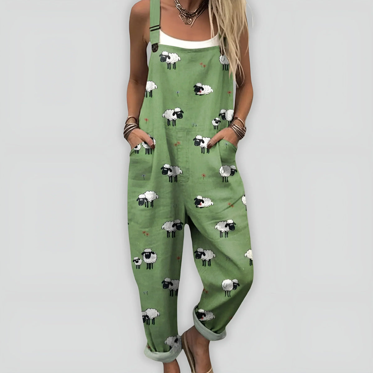 Combinaison ample sans manches verte, motif de moutons blancs noirs.