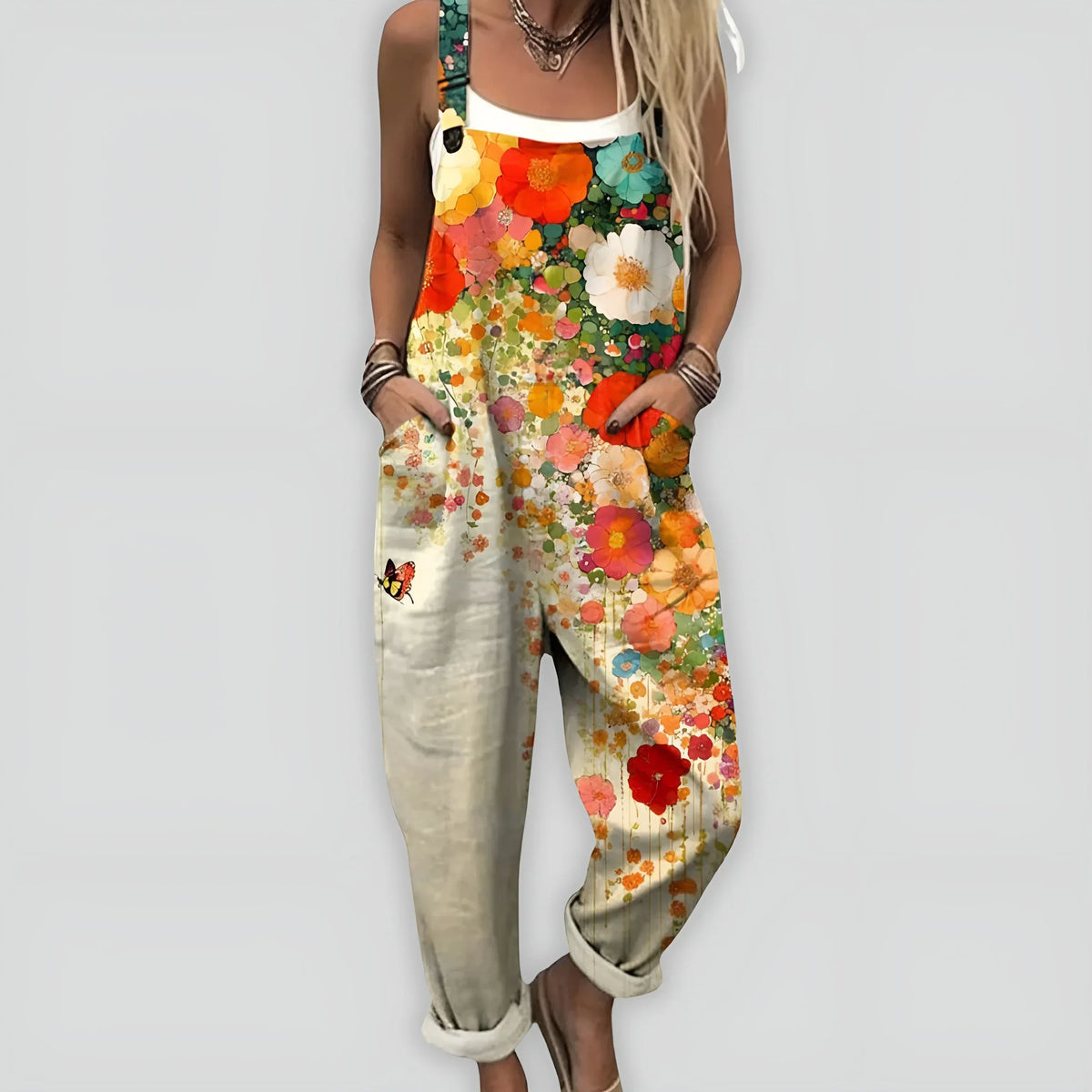 Combinaison ample sans manches beige, motif fleurs multicolores orange et blanches.