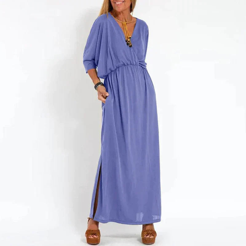Robe longue vintage bleu clair, manches 3/4 bouffantes, taille froncée, fente latérale.
