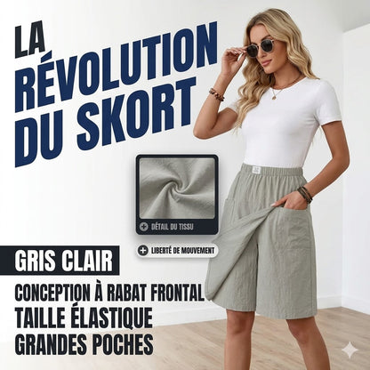 Jupe-short grise claire à taille élastique, rabat frontal et grandes poches