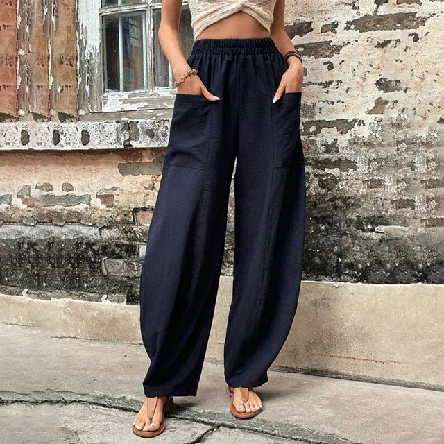 Pantalon fluide bleu marine à taille froncée, jambes larges, allure ample