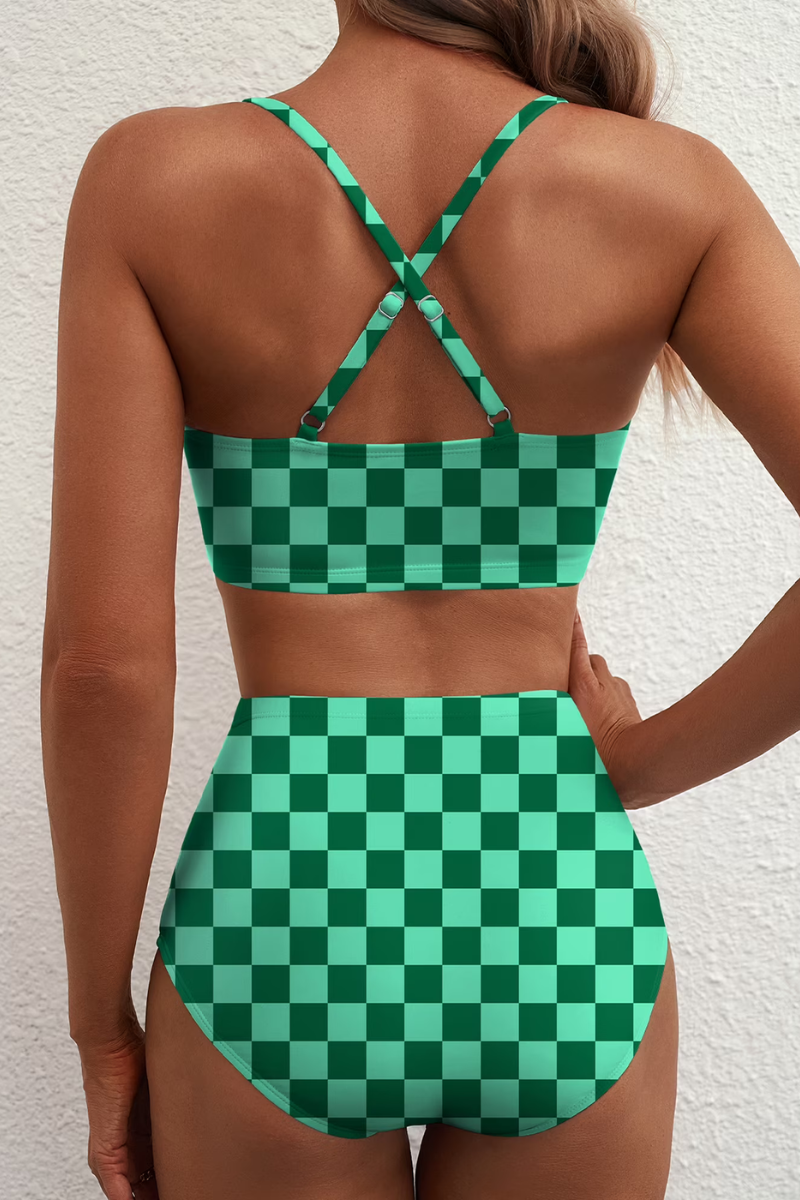 Ensemble bikini à carreaux vert, dos croisé et culotte taille haute.