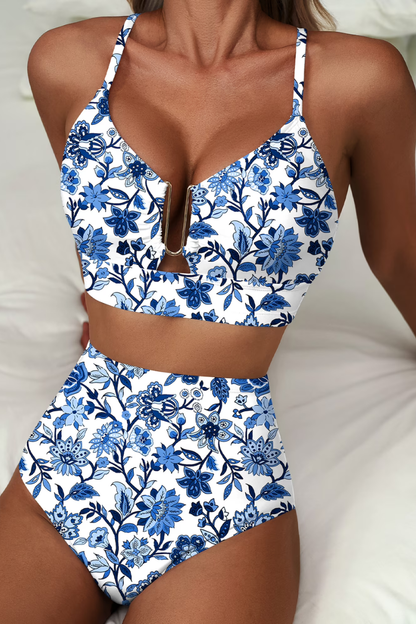 Ensemble bikini à fleurs bleu et blanc, soutien-gorge à armatures et culotte taille haute.