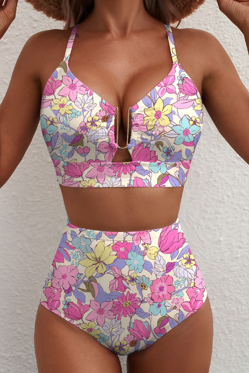 Bikini femme rose à bretelles, haut à découpe centrale, slip taille haute à fleurs