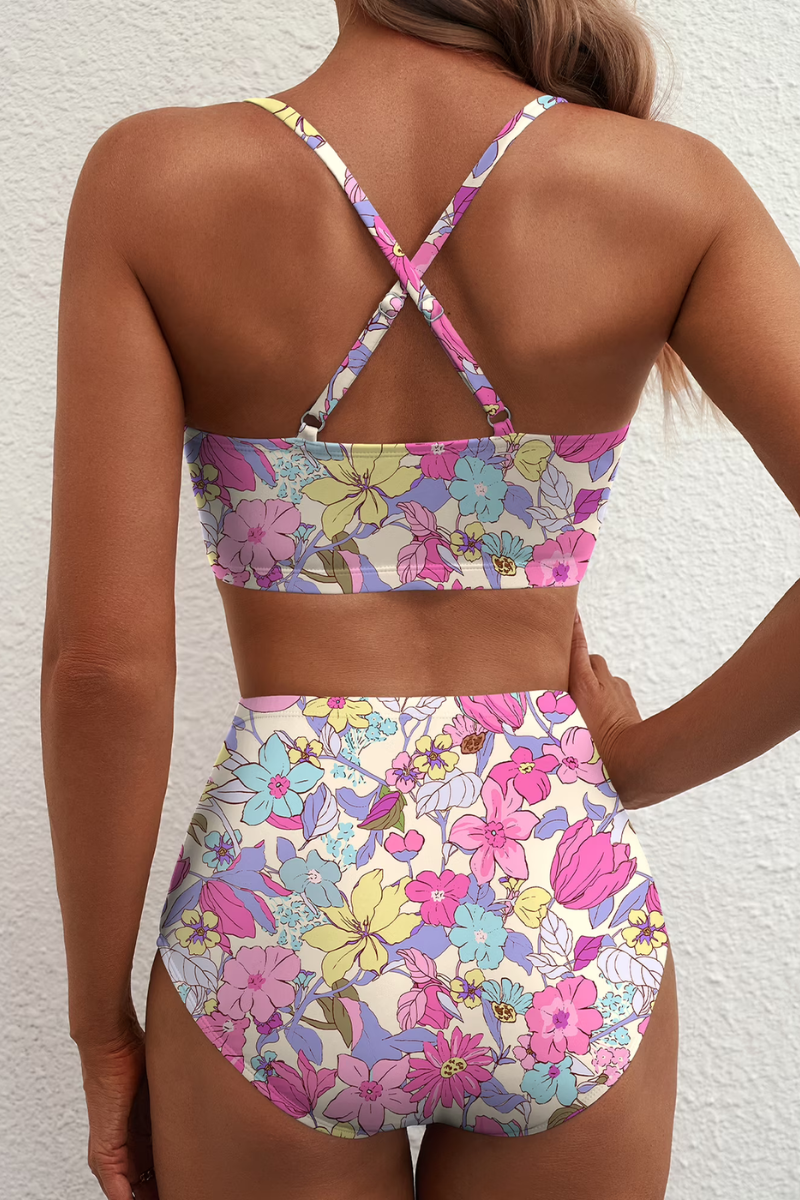 Ensemble bikini floral multicolore, dos croisé et culotte taille haute.