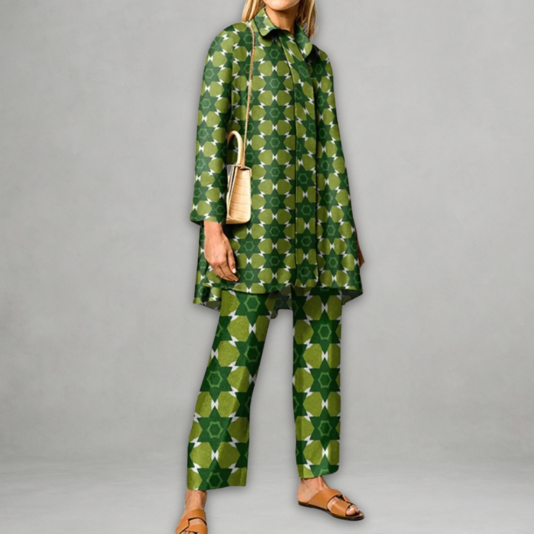 Ensemble deux pièces : tunique longue à col et pantalon, motif vert et losanges