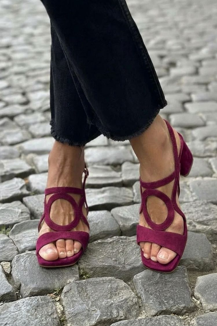 Sandales été à brides, bordeaux, bout ouvert, talon bloc bas, boucle fine arrière.