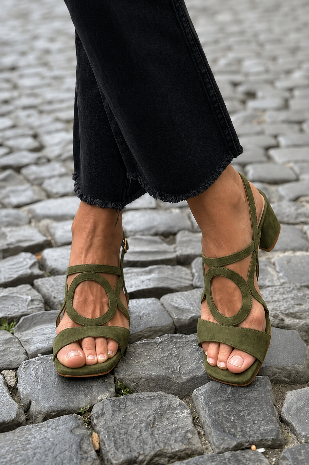 Sandales été à brides, vert olive, bout ouvert, talon bloc bas, lanière arrière.