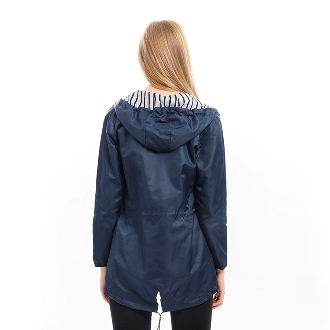 Imperméable bleu marine à capuche, vue arrière, cordon de serrage au bas
