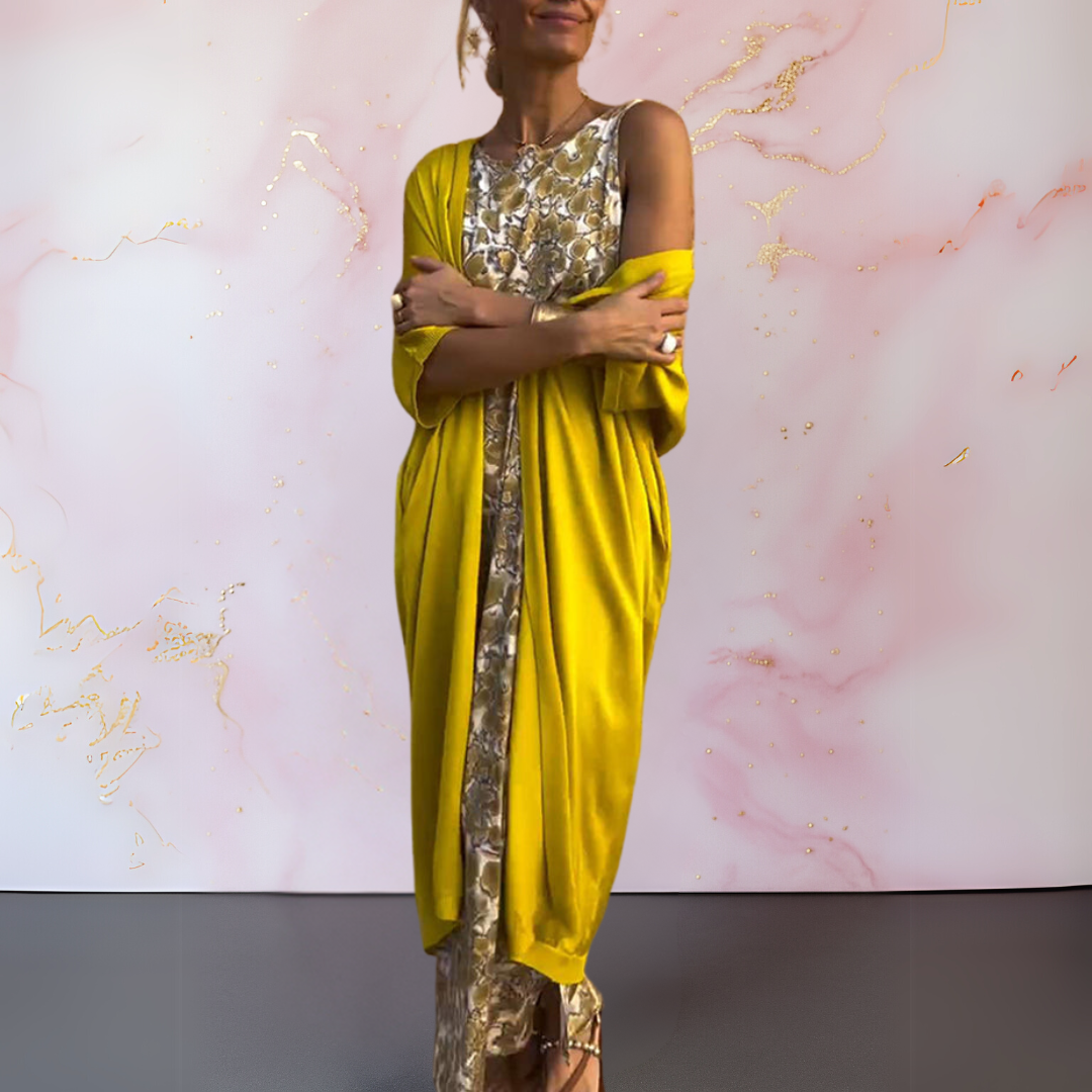 Robe longue sans manches, imprimé doré et drapé jaune sur l’avant