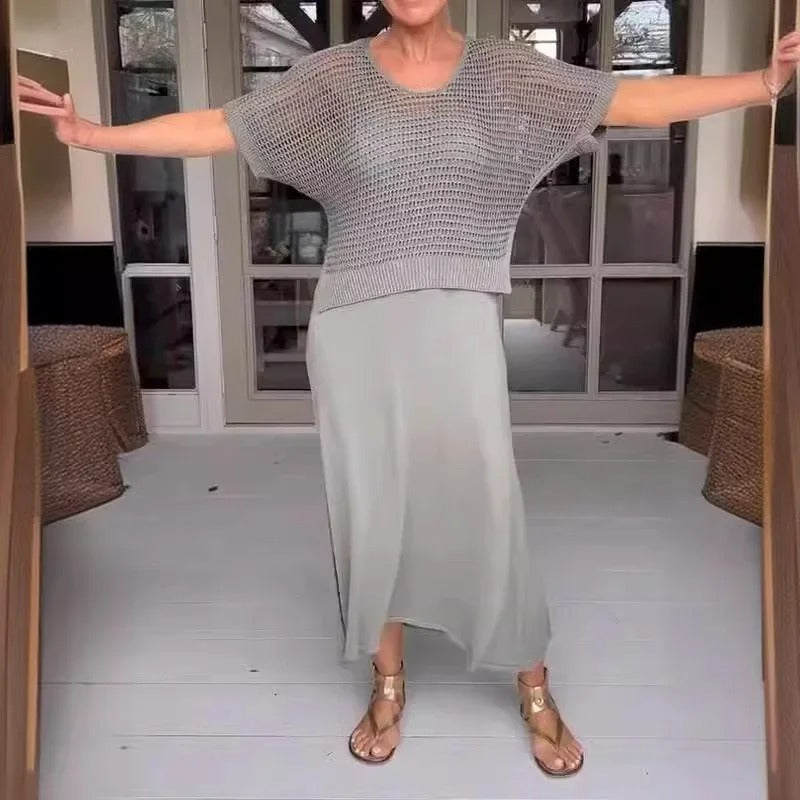 Ensemble haut ajouré gris et jupe longue gris clair, coupe fluide, manches courtes