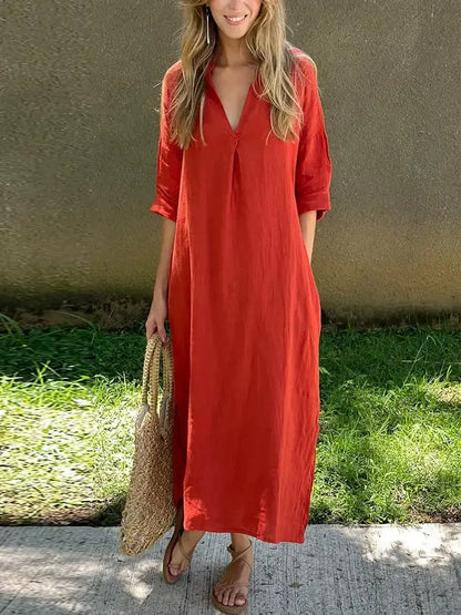 Robe longue décontractée rouge, encolure en V, manches trois-quarts.