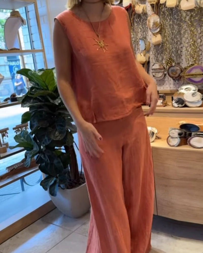 Ensemble bohème rouge-orangé : débardeur sans manches et pantalon ample ceinturé