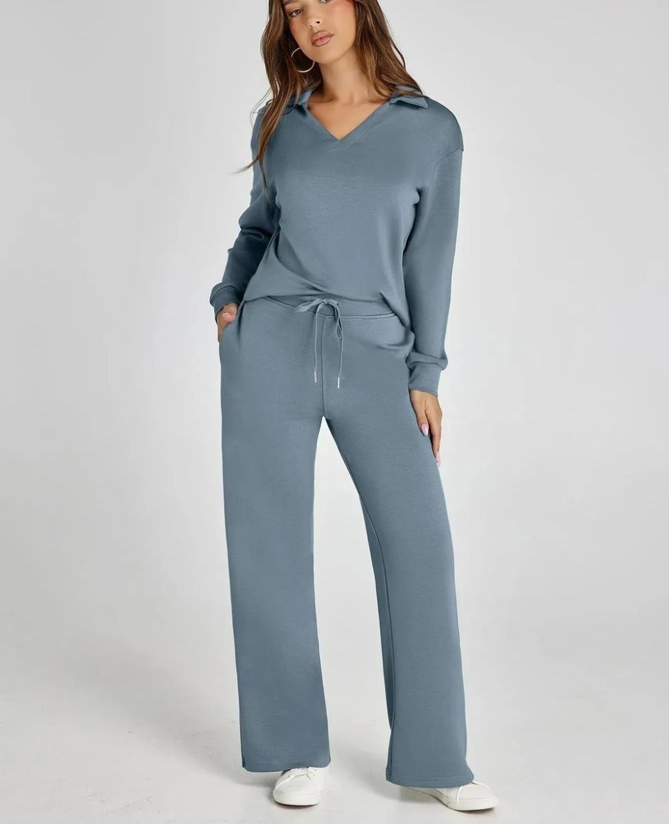 Combinaison bleu clair à encolure en V, manches longues et pantalon ample à cordon