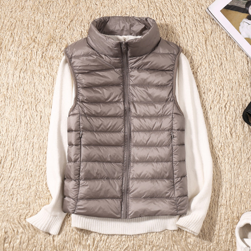 Gilet sans manches matelassé gris, fermeture zippée, col montant.