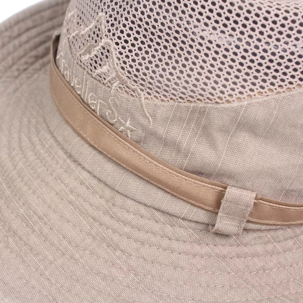Chapeau d’extérieur respirant beige clair, détail maille et sangle du bord