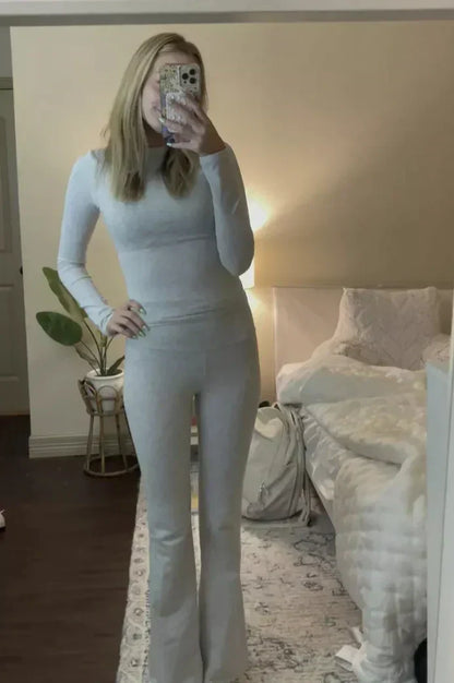 Ensemble lounge gris clair : haut manches longues et pantalon ajusté