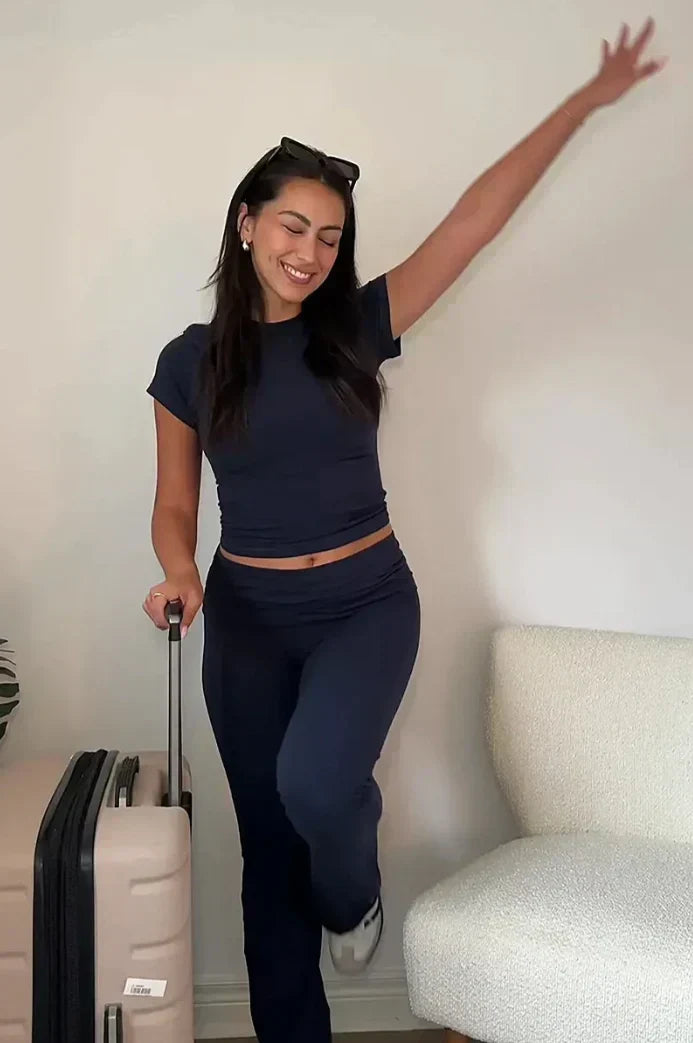 Ensemble lounge marine : haut manches courtes et pantalon ajusté