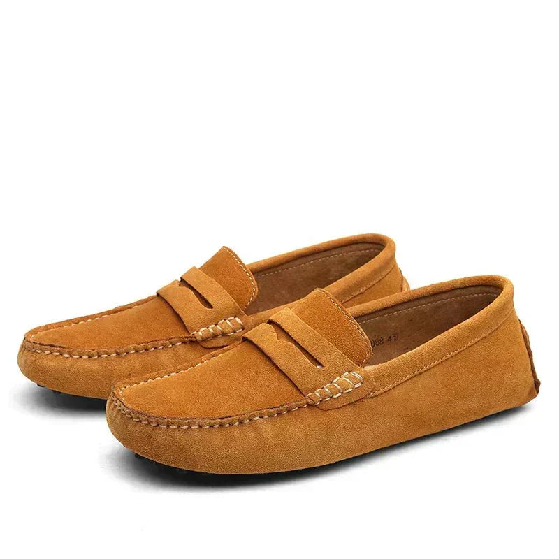 Mocassins homme en daim orange, patte avant et coutures décoratives