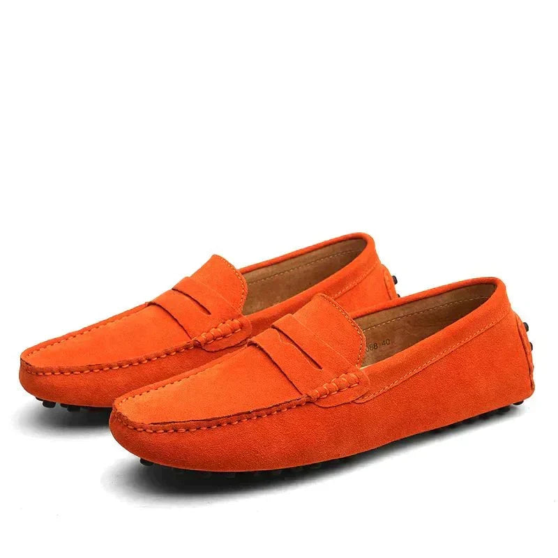Mocassins homme en daim orange vif, patte à l’avant et surpiqûres