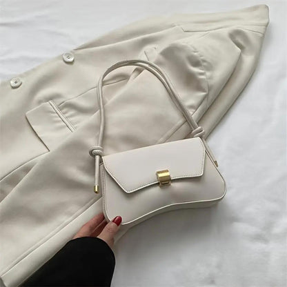 Sac à bandoulière vintage blanc à rabat, boucle dorée et bandoulière cordon
