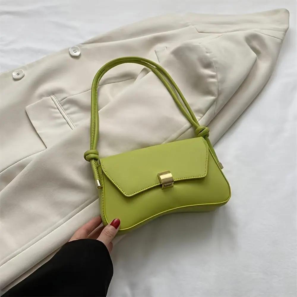 Sac à bandoulière vintage vert pomme à rabat, boucle dorée et bandoulière cordon
