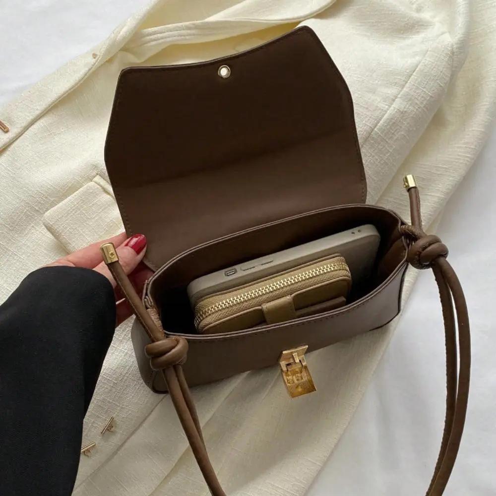 Sac à bandoulière Daphné marron ouvert : compartiment intérieur avec petite fermeture